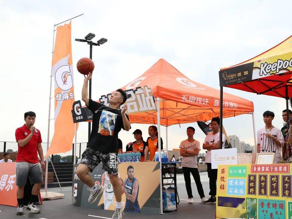 包含广州篮球联赛助力区域经济发展，打造体育新名片的词条