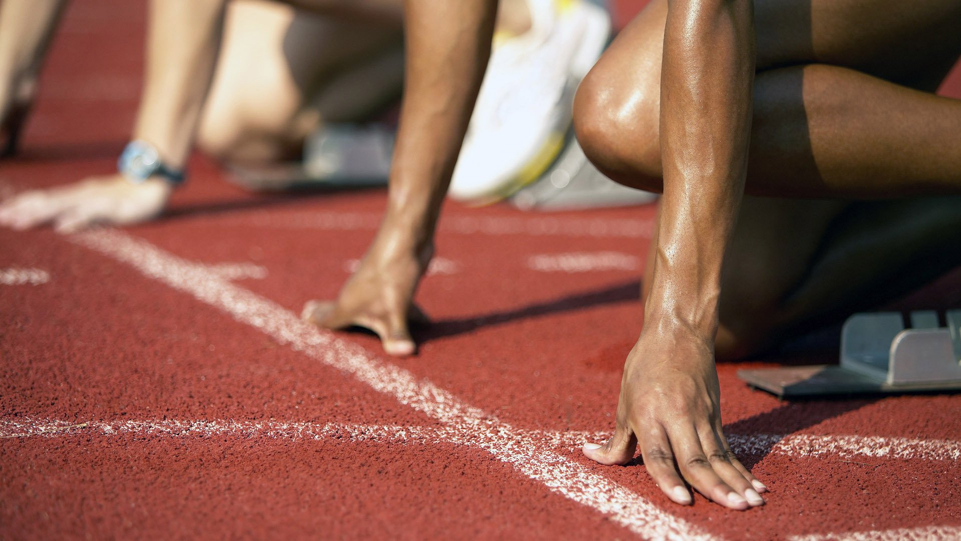 球员心理调节：高压环境下如何保持专注？，如何对处于高压任务中的官兵进行心理疏导